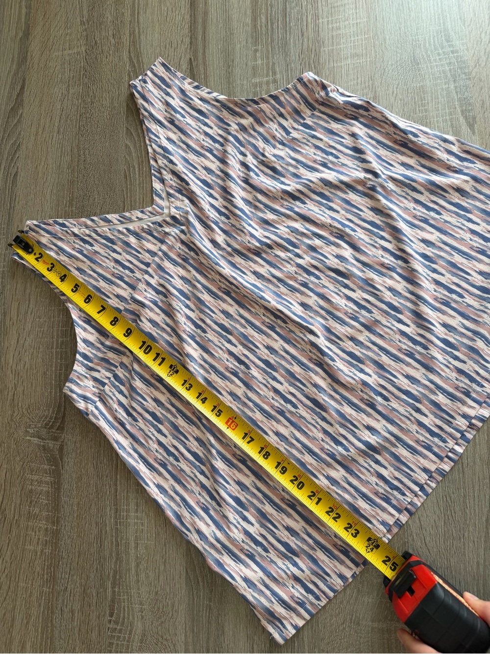 Eddie Bauer Pink & Navy Patterned V-Neck Sleeveless Top Size Large - Picture 5 of 10